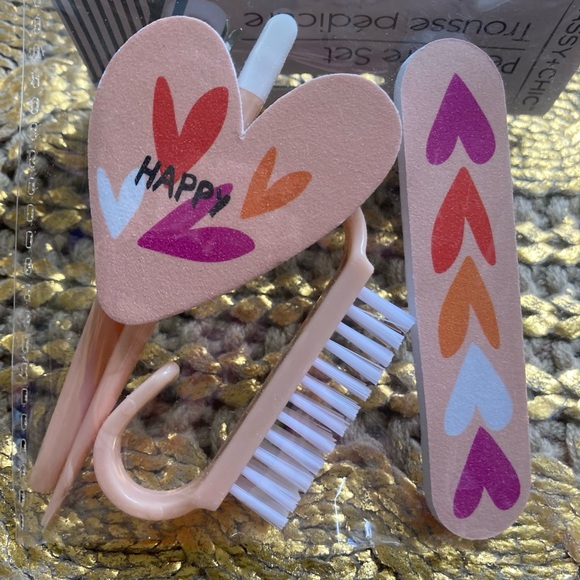 NIP “Heart Theme” 5 Piece Nail Pedicure / Manicure Tool Set Sassy+Chic - Picture 3 of 4